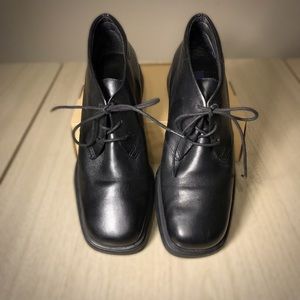 Black leather Easy Spirit Anti-gravity oxfords